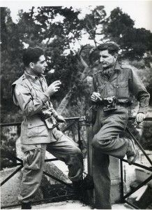 Robert Capa (izquierda) y George Rodger en Vomero, Italia, en 1943.