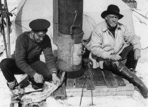 Frank Hurley junto a Sir Ernest Shackleton