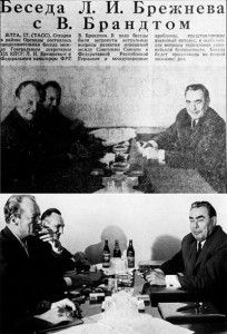En un periódico soviético se publicó la foto de arriba sin las botellas. La original muestra la afición de Brezhnev por el alcohol.