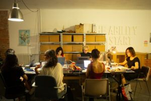 Jornada de catalogación en la Fanzinoteca.