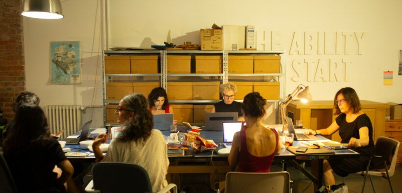 Jornada de catalogación en la Fanzinoteca.