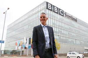 Tim Davie dimite como director general de la BBC